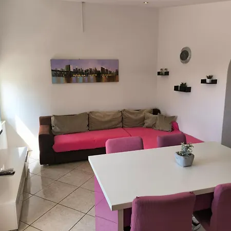 Апартаменты Sanela Водице