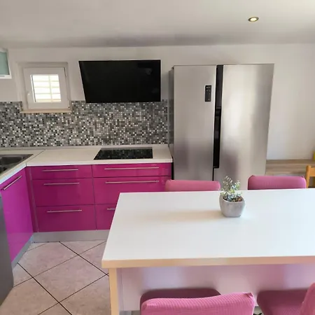 Апартаменты Sanela Водице