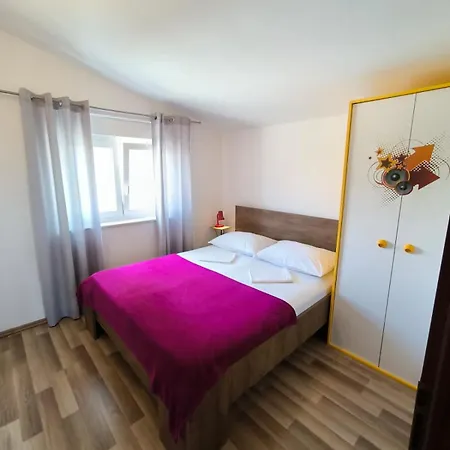 Sanela Apartment *
